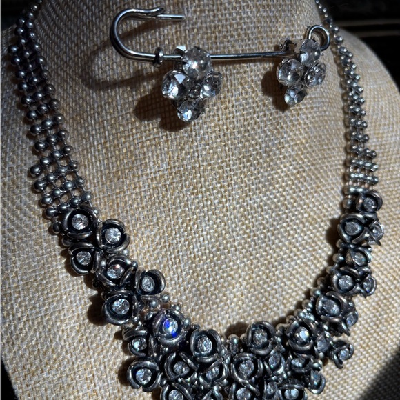Elegant Silver and Rhinestones Floral Necklace and Earring Set! - Picture 5 of 6
